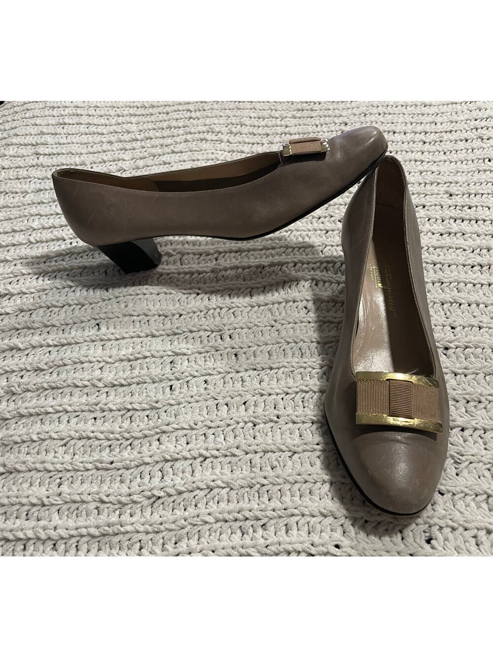 Salvatore Ferragamo Bow Buckle Heels Womens 9 B Leather Italy 44752 Career Tan